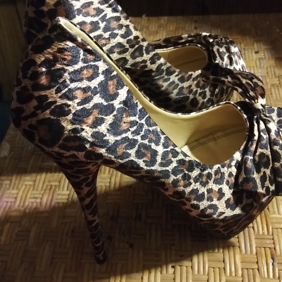 Womans size 10 Shoes - Picture 2 of 6